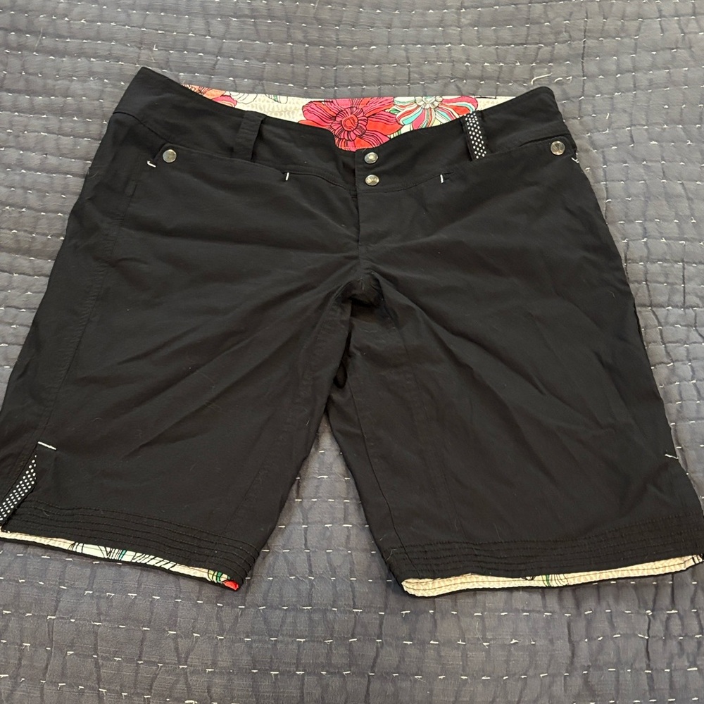 RARE Lululemon Vintage Bermuda Shorts - Floral Waistband - 16” Waist